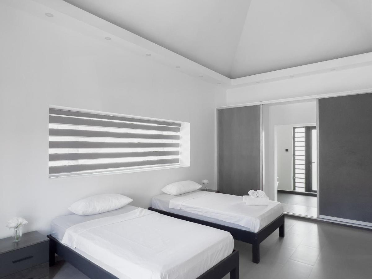Spacious 4 Bedrooms Villa With Infinity Pool 格兰贝伊 外观 照片