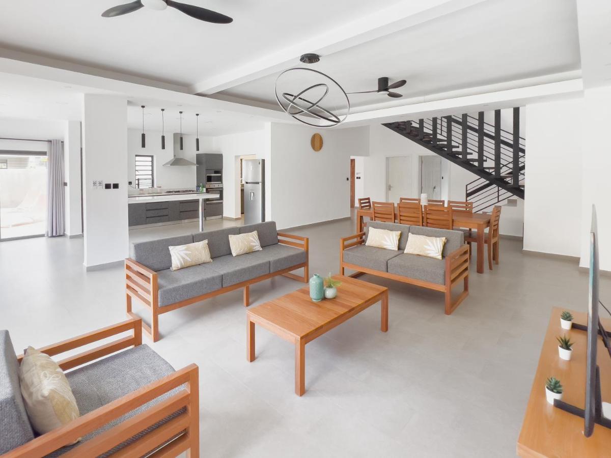 Spacious 4 Bedrooms Villa With Infinity Pool 格兰贝伊 外观 照片